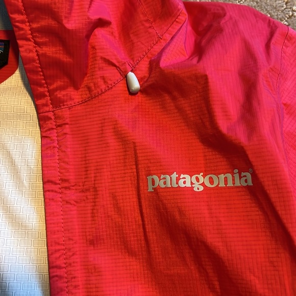 Patagonia Rain Coat XS Hot Pink Like New - Picture 3 of 6